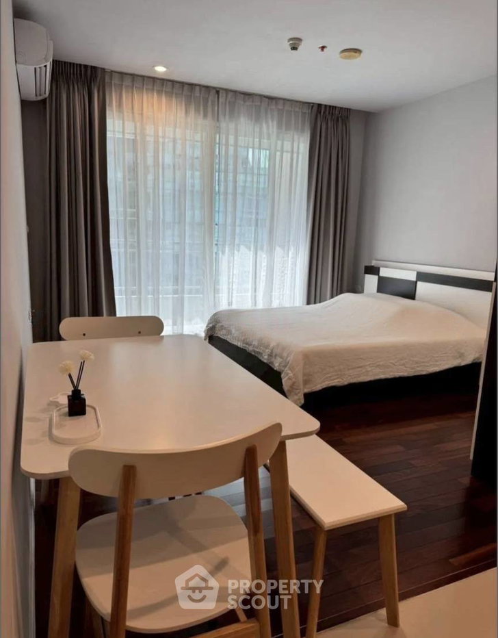 รูป คอนโด 1 ห้องนอน 33 ตร.ม. ชั้นสูง 27 ที่ Circle Condominium ใกล้ MRT เพชรบุรี (ID 3148391) - รูปที่ 1/5
