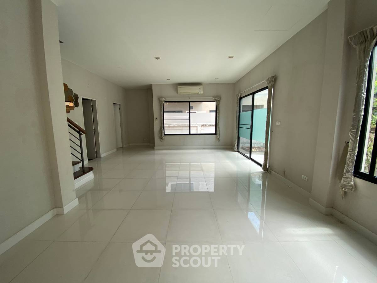 picture 3-BR House For Sale In Centro Ramindra 109, Bang Chan (ID 1529947) - 12/24