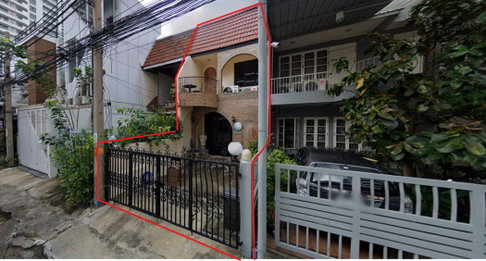 Townhouse for sale with existing tenant. 2 stories, Sukhumvit 16, near BTS Asoke. 3 bedrooms, 19 sq.wa.