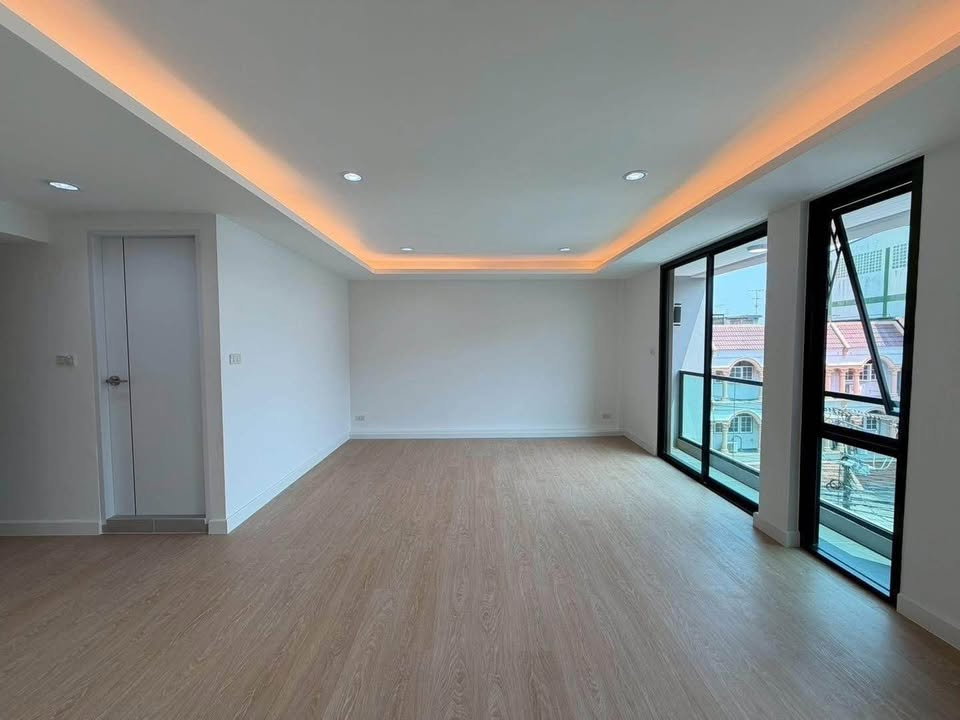 รูป 🏠 ขายบ้าน : ทาวน์โฮม 4.5 ชั้นพร้อมลิฟต์ - สุขุมวิท101   รหัสทรัพย์ | 📌LNP-H953 - รูปที่ 3/50