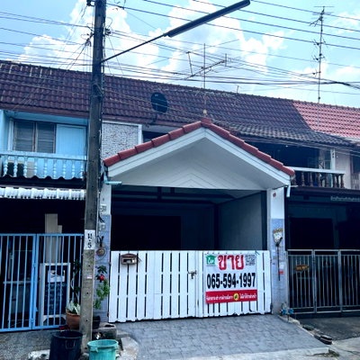 ทาวน์โฮม นนทบุรี : รีโนเวทใหม่พร้อมอยู่! ทาวน์เฮ้าส์ 2 นอน 2 น้ำ หมู่บ้านลานทอง ปากเกร็ด ใกล้โรงพยาบาลกรุงไทย เพียง 10 นาที