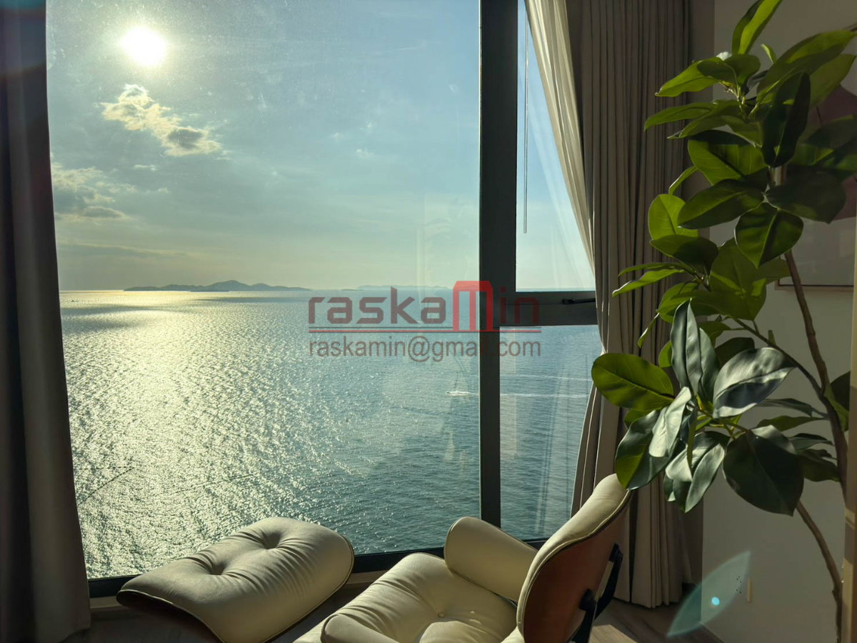 picture AROM Wongamat – 2 Bedroom Luxury Condo with Private Lift and Stunning Sea View - 1/16