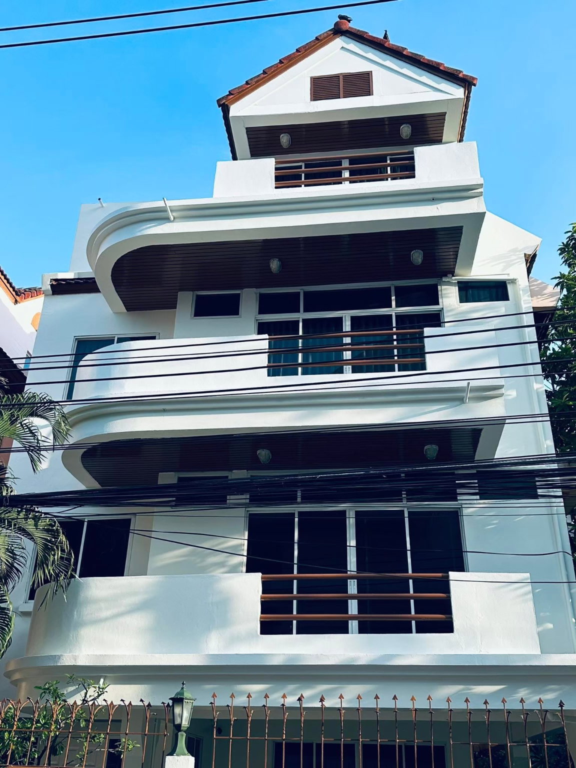 ปล่อยเช่า ทาวน์เฮ้าส์ 4 ชั้น สุขุมวิท 31 พื้นที่ 350 ตร.ม. พร้อมสวนส่วนตัว ใกล้ BTS พร้อมพงษ์