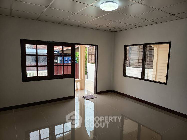 picture Pet-Friendly 3-Bed Townhouse 200 Sqm, Baan Warocha Project 4 (ID 2524213) - 2/16