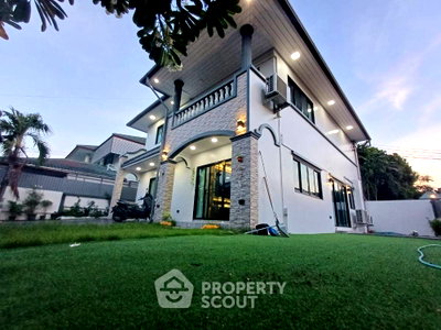 บ้านเดี่ยวให้เช่า : บ้านเช่า 4 ห้องนอน 382 ตร.ม. เลี้ยงสัตว์ได้ ใกล้ดอกไม้ เขตประเวศ (ID 1361040)