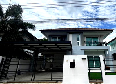 บ้านเดี่ยว ปทุมธานี : ขายด่วน บ้านเดี่ยว 2 ชั้น พร้อมเฟอร์ The Loft Galleria Lumlukka Klong 3 ราคา สุดคุ้ม 4.19 ลบ. !!