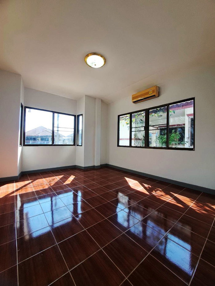 รูป 🏡 ขายด่วน! บ้านเดี่ยวชั้นเดียว รีโนเวทใหม่ พร้อมที่ดิน หมู่บ้านนพเก้า สันป่าเปา 📞 063-6649056 - รูปที่ 8/29