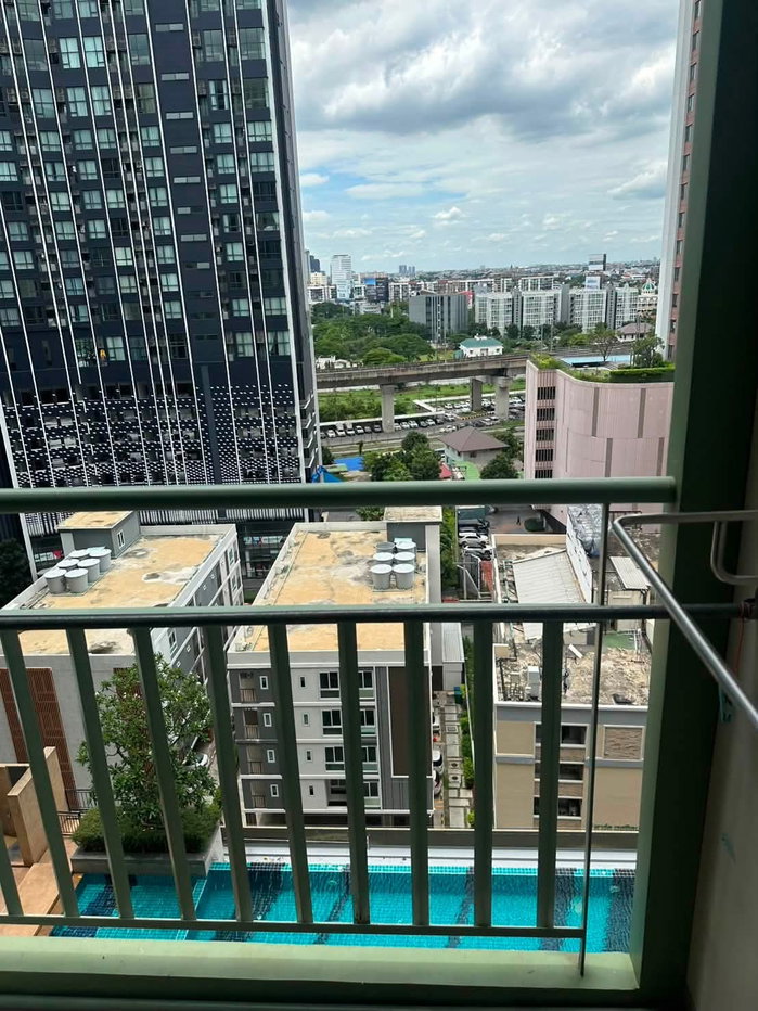 รูป Lumpini Place Srinakarin – Huamak Station | ให้เช่า 13,500 บาท/เดือน | วิวสระ ชั้น 12A ใกล้ Airport Rail Link หัวหมาก พร้อมเข้าอยู่ - รูปที่ 7/8