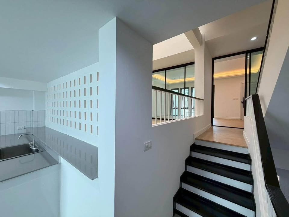 รูป 🏠 ขายบ้าน : ทาวน์โฮม 4.5 ชั้นพร้อมลิฟต์ - สุขุมวิท101   รหัสทรัพย์ | 📌LNP-H953 - รูปที่ 32/50
