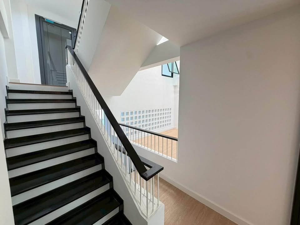 รูป 🏠 ขายบ้าน : ทาวน์โฮม 4.5 ชั้นพร้อมลิฟต์ - สุขุมวิท101   รหัสทรัพย์ | 📌LNP-H953 - รูปที่ 23/50