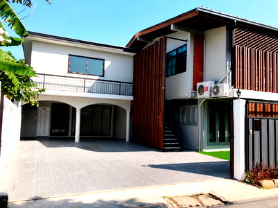 Houses for rent Lat Phao 71 : 🏡✨ 2-Storey Detached House for Rent | Lat Phrao | Newly Renovated | Parking for Up to 8 Cars