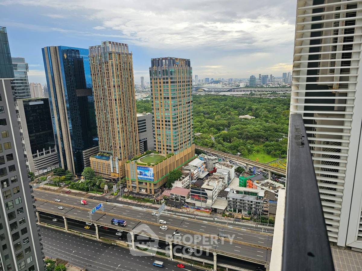 picture 2-BR Condo At The Saint Residences, 33rd Floor, 100m To MRT Phahon Yothin (ID 3151980) - 10/10