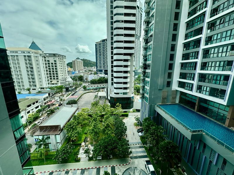 picture Ladda Plus Condo, Sriracha for rent. Great location, near Robinson Department Store. - 9/10
