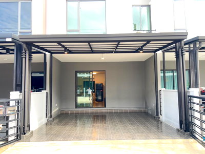 Townhouses for rent Samut Prakarn : New 2 Story Townhome for Rent Fully Furnished near Mega Bangna and Suvanphumi Airport