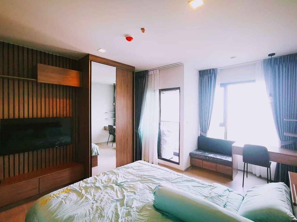 picture Life Asoke Rama 9 Condo for rent High Floor - 1/8