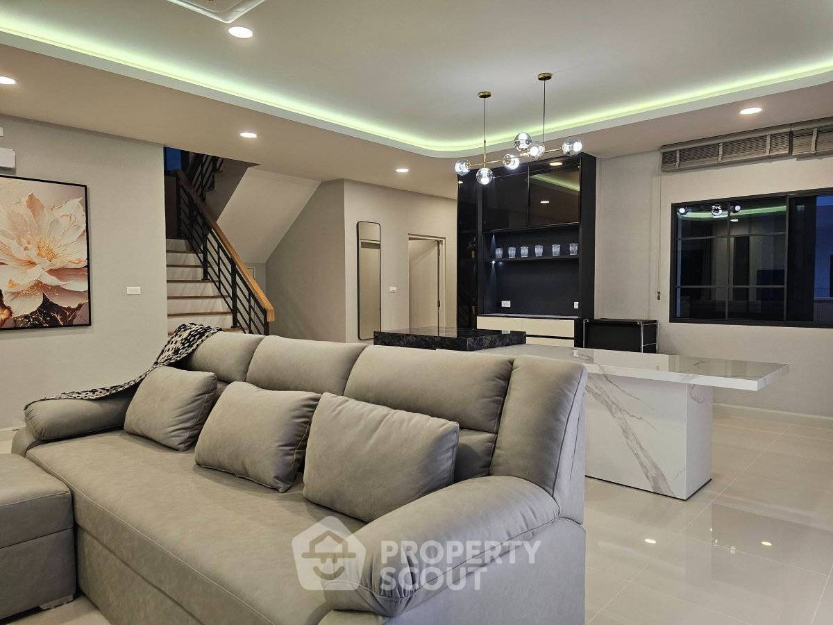 picture 4-BR House 300 Sqm For Rent At Centro Bangna, Bang Kaeo (ID 3149753) - 5/10