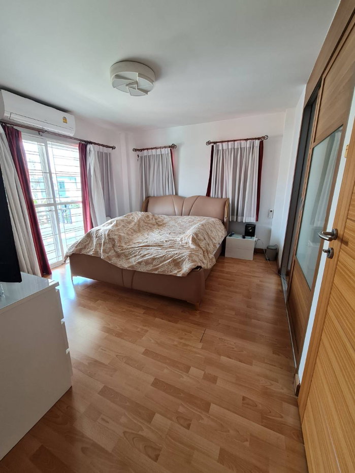 picture House for rent with office (corner house). - 12/18