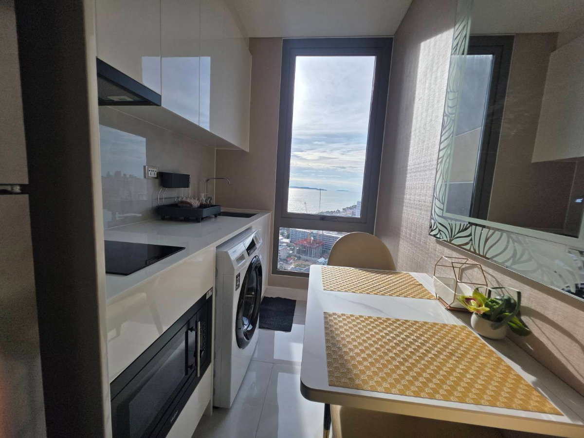picture Luxury Beachfront Condo for Rent or Sale – Copacabana Beach Jomtien, Pattaya - 5/19