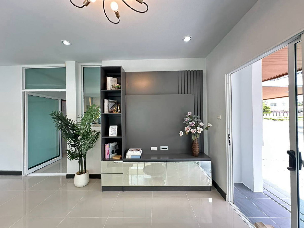 รูป S2993 ขายบ้านเดี่ยว 2 ชั้น แลนซีโอ รามคำแหง – วงแหวนฯ (มิสทีน) ซอยเคหะร่มเกล้า 64 รีโนเวทใหม่พร้อมอยู่ - รูปที่ 4/8