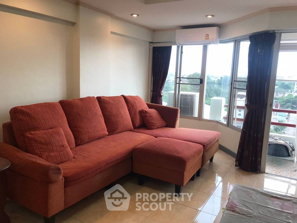 picture 2-BR Condo At Garden Place, Sam Sen Nok • 400m To MRT Ratchadaphisek (ID 900731) - 8/15