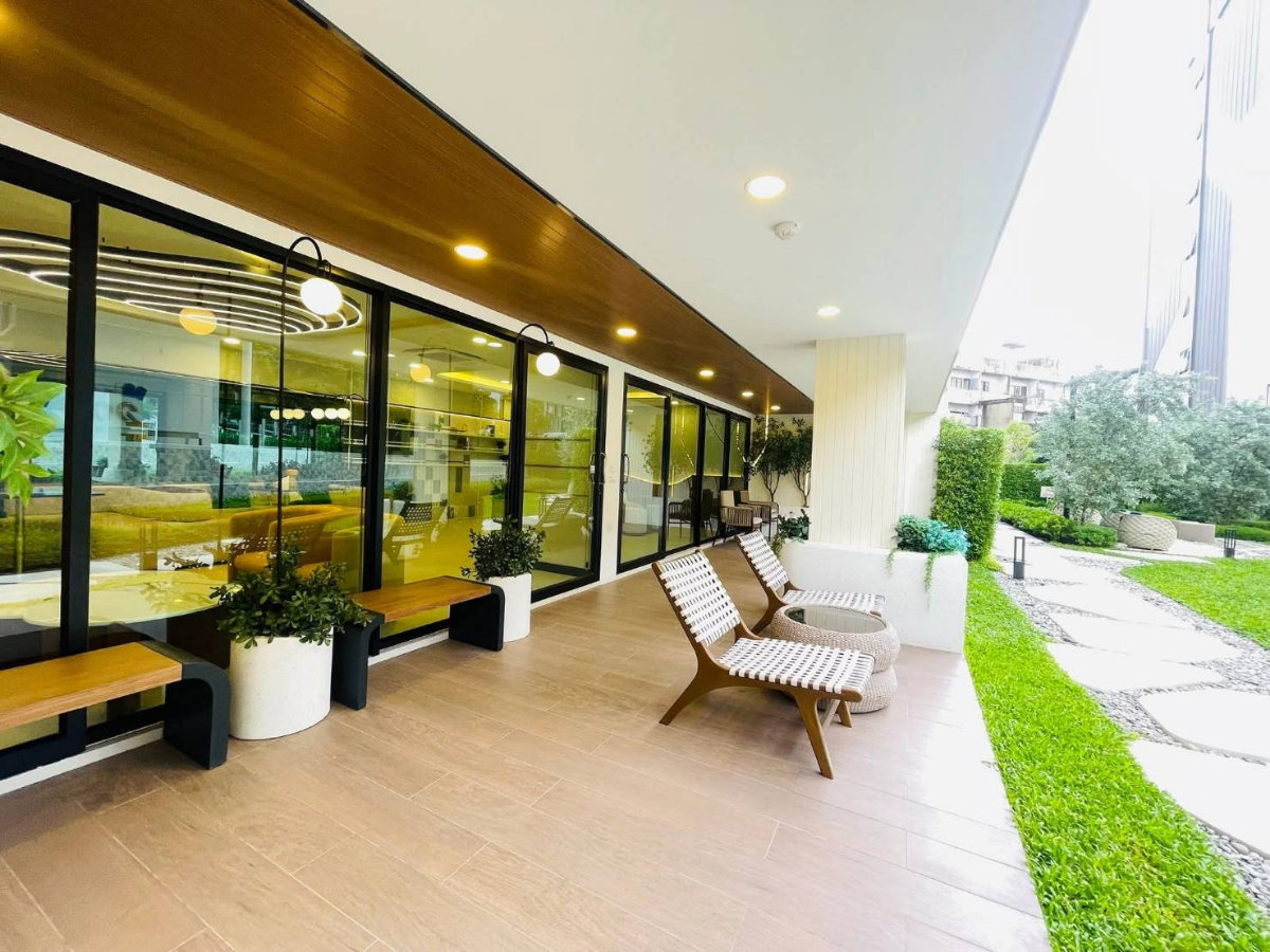 picture For Rent : Chewathai Hallmark Ekkamai - Ramintra (Brand new room) - 32/34