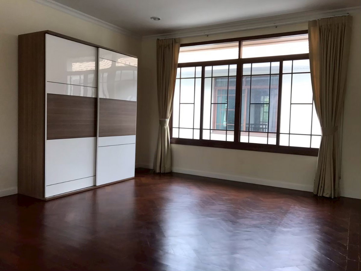 รูป Narasiri พัฒนาการ บ้านเดี่ยวหรู 4 ห้องนอน 350 ตร.ม. พร้อมเข้าอยู่ - รูปที่ 13/20