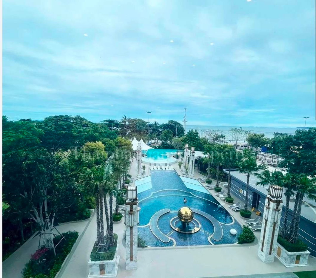 picture Luxury Beachfront Condo for Rent or Sale – Copacabana Beach Jomtien, Pattaya - 11/19