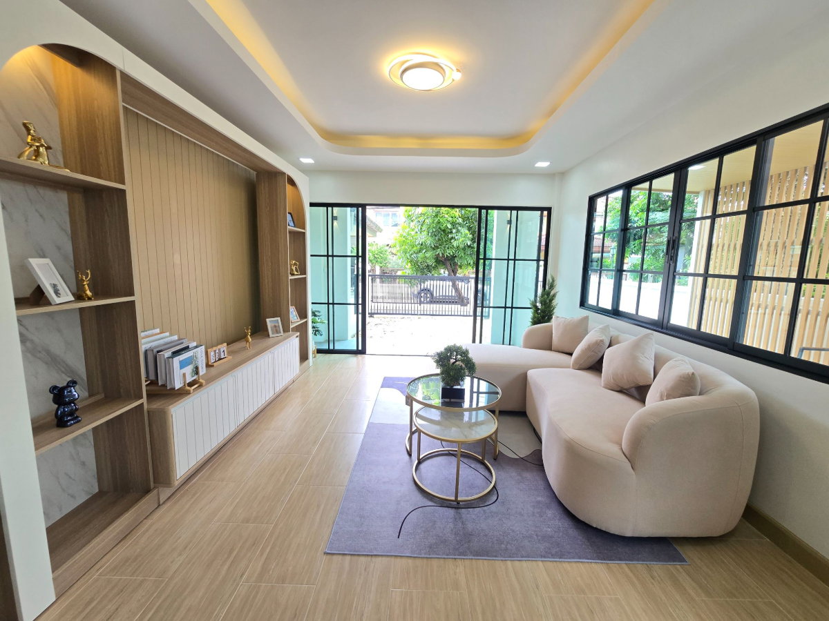 รูป บ้านเดี่ยว 2 ชั้น รีโนเวทใหม่ ตกแต่งสวยงาม หมู่บ้าน สัมมากร มีนบุรี 2" แต่งสวย โมเดิร์น มีมุมนั่งเล่น บรรยากาศร่มรื่น กว้างขวาง ใกล้รถไฟฟ้าสายสีชมพู - รูปที่ 20/40