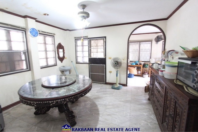 รูป ขายบ้านลดาวัลย์ ปิ่นเกล้า หลังมุม 267 ตร.ว. 5 นอน 4 น้ำ 1 ห้องเมท จอดรถได้ 6 คัน - รูปที่ 3/10