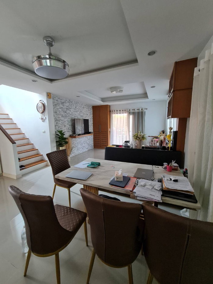 picture House for rent with office (corner house). - 18/18
