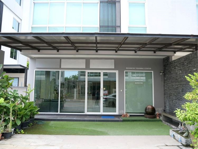 รูป ขายโฮมออฟฟิศ 4 ชั้น ยูนิตมุม นวลจันทร์ บึงกุ่ม 16.9 ล้าน ตกแต่งครบ จอดรถ 7 คัน - รูปที่ 3/12