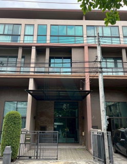 รูปภาพ 📌 ให้เช่าทาวน์เฮาส์ 3 ชั้น บ้านกลางเมือง รัชโยธิน 3 ห้องนอน 4 ห้องน้ำ