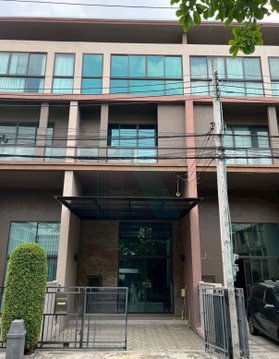 📌 ให้เช่าทาวน์เฮาส์ 3 ชั้น บ้านกลางเมือง รัชโยธิน 3 ห้องนอน 4 ห้องน้ำ