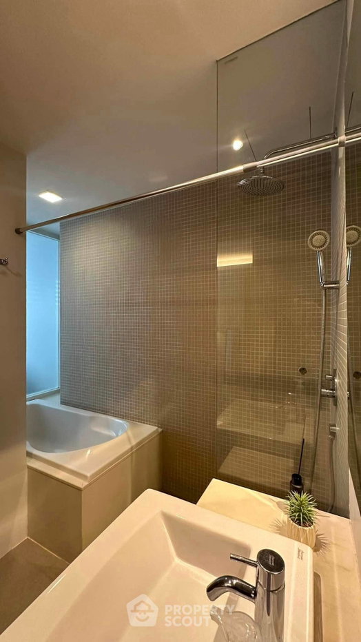 picture 1-BR Condo 37 Sqm Near BTS Phloen Chit, The Nest Ploenchit (ID 3090943) - 2/8