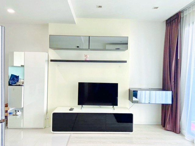 picture Ratchada 18 Inthamara 45, 1 bedroom, 1 bathroom, 46 sq m, corner room, pool view, MRT Suthisan 400m. Quin Condo Ratchada 17 - 3/8