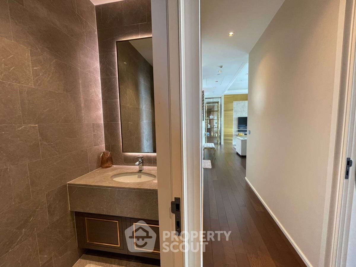 picture 25th-Floor 3-BR 152 Sqm Condo At The Diplomat 39, 100m to BTS Phrom Phong (ID 825455) - 23/27