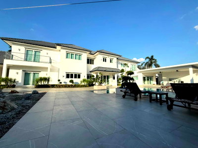 Houses for sale Bang Lamung Chonburi : Exclusive Luxury Private Estate for Sale in Pattaya Mabprachan, with Infinity Pool & Exclusive Private Guest House