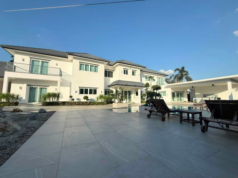 Exclusive Luxury Private Estate for Sale in Pattaya Mabprachan, with Infinity Pool & Exclusive Private Guest House