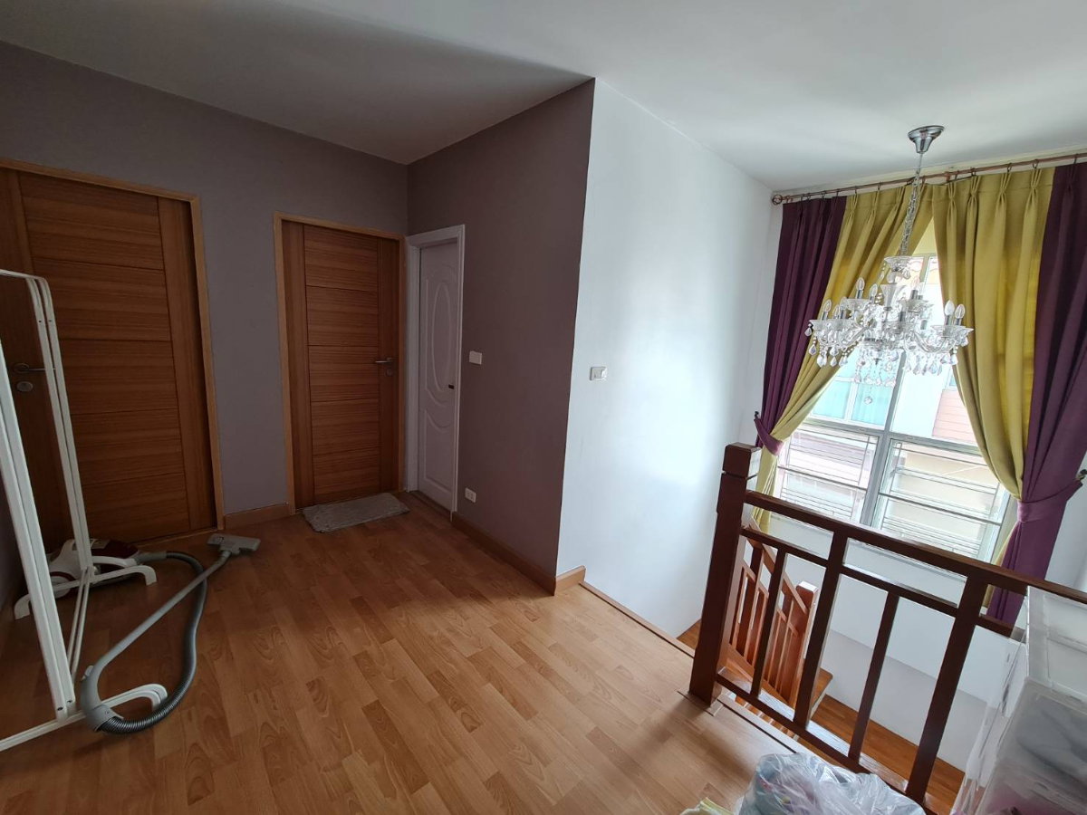 picture House for rent with office (corner house). - 13/18