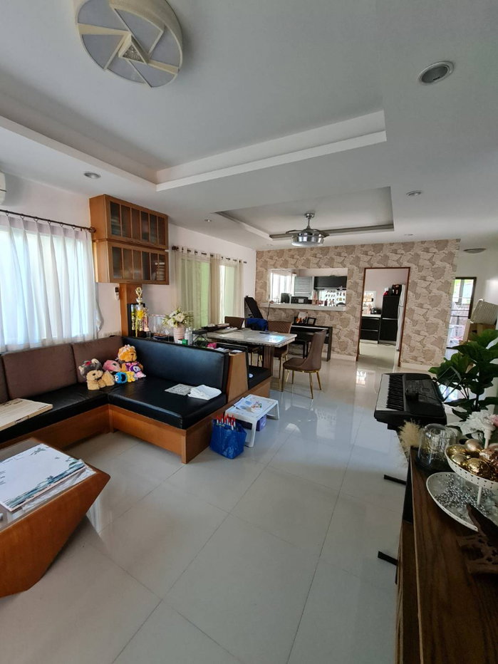 picture House for rent with office (corner house). - 4/18