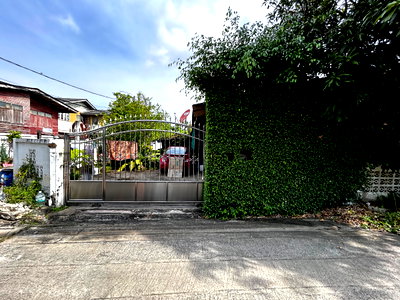 บ้านเดี่ยว ถนนบางกรวย-ไทรน้อย : บ้านเดี่ยว ห่างจากถนนใหญ่เพียง 300 เมตร