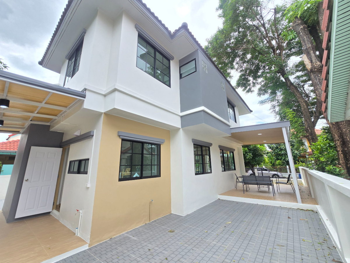 รูป บ้านเดี่ยว 2 ชั้น รีโนเวทใหม่ ตกแต่งสวยงาม หมู่บ้าน สัมมากร มีนบุรี 2" แต่งสวย โมเดิร์น มีมุมนั่งเล่น บรรยากาศร่มรื่น กว้างขวาง ใกล้รถไฟฟ้าสายสีชมพู - รูปที่ 11/40