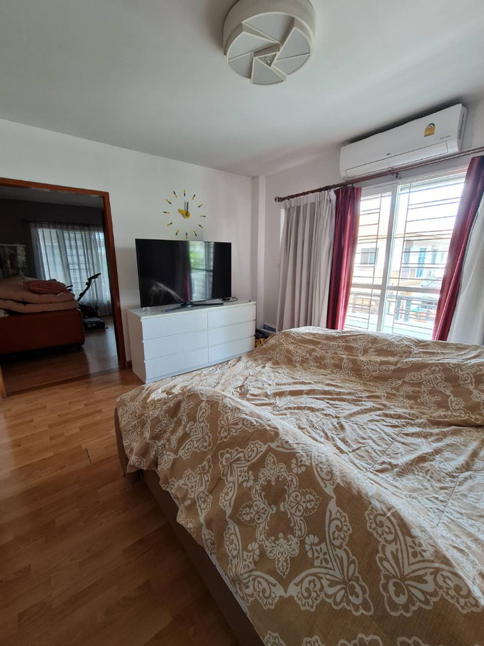 picture House for rent with office (corner house). - 11/18