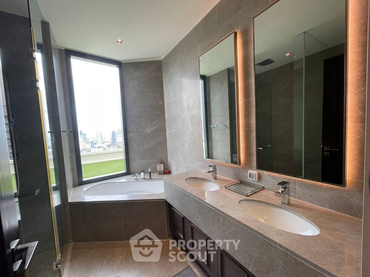 picture 25th-Floor 3-BR 152 Sqm Condo At The Diplomat 39, 100m to BTS Phrom Phong (ID 825455) - 8/27