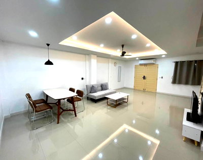 Townhouses for rent Bangkok : For rent: 2-story townhouse + rooftop, Sukhumvit 81 | Only 400 meters from BTS On Nut, ready to move in immediately (TH6919)