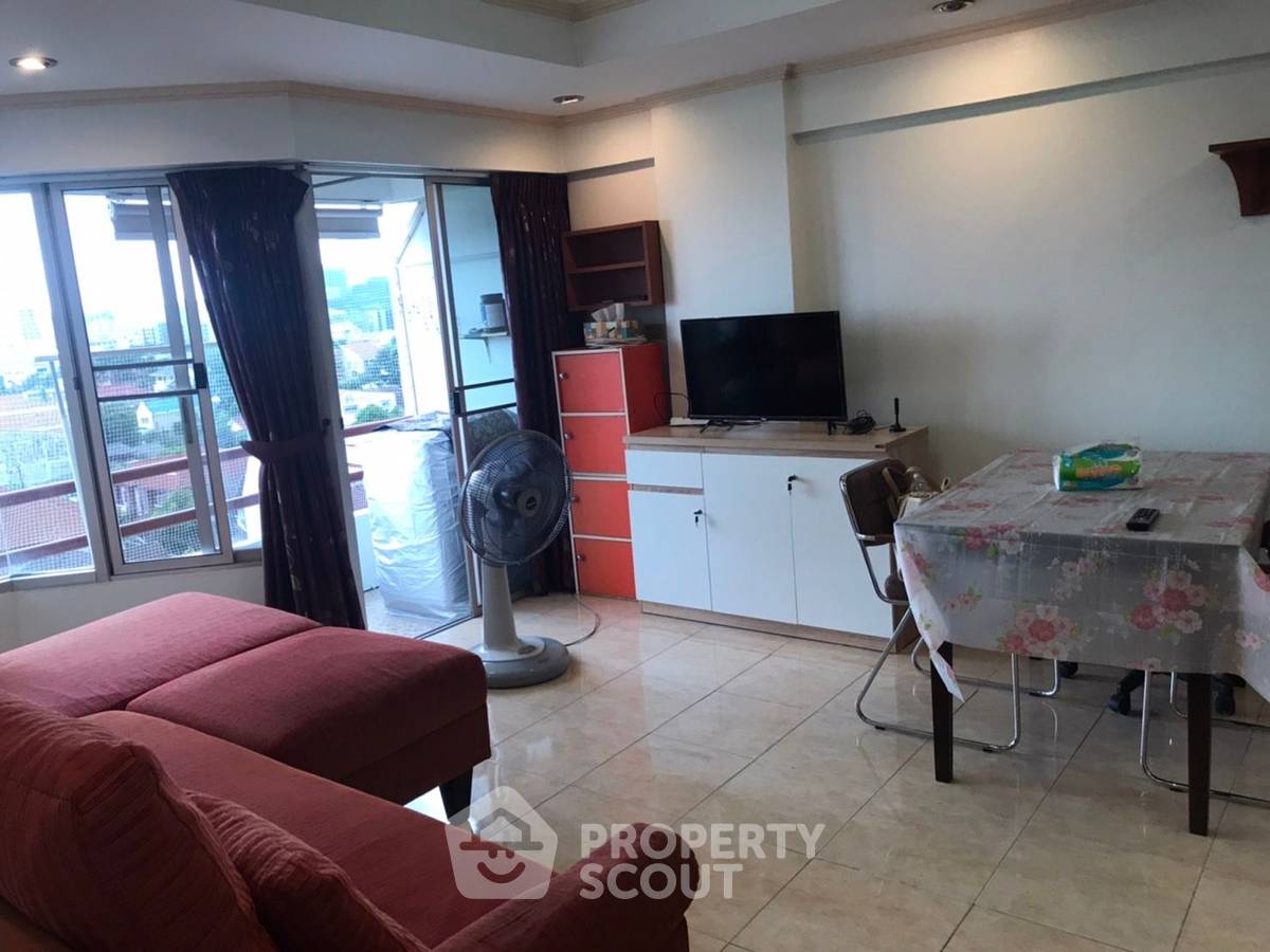 picture 2-BR Condo At Garden Place, Sam Sen Nok • 400m To MRT Ratchadaphisek (ID 900731) - 10/15
