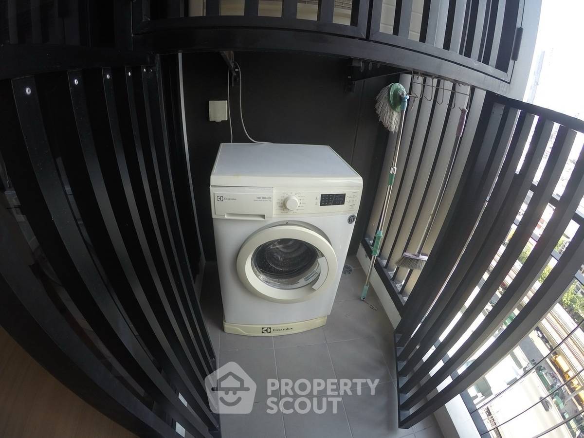 picture 1-BR Condo At Urbano Absolute, 18th Floor, 400m to BTS Krung Thon Buri (ID 3146305) - 12/12