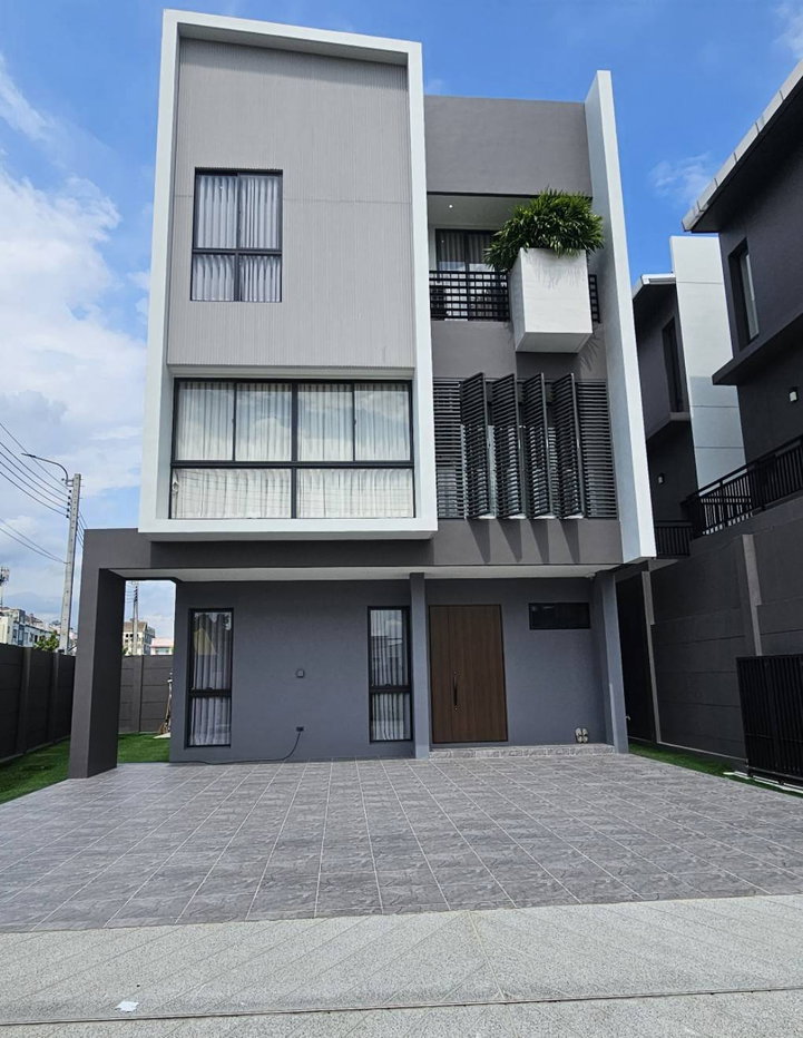 รูป S2996 ขายบ้านเดี่ยว 3 ชั้น Feel Town ลาดพร้าว 101 ใกล้ MRT ลาดพร้าว 101 เพียง 850 เมตร - รูปที่ 1/25
