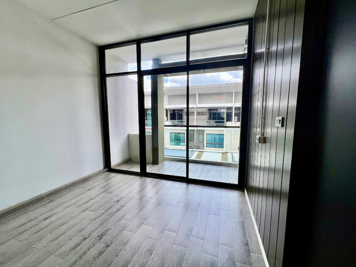 รูป ให้เช่า Townhome 3 ชั้น The Landmark Ekkamai - Ramintra ทาวน์โฮมสไตล์โมเดิร์น ทำเลดีใจกลางลาดพร้าว - สุคนธสวัสดิ์ ใกล้ทางด่วนและสิ่งอำนวยความสะดวกครบ - รูปที่ 15/22