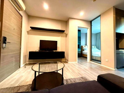 คอนโดให้เช่า : 📣 ปล่อยเช่าคอนโด The Room Sukhumvit 69ขนาด: 36 ตร.ม.  1 ห้องนอน 🛏️ 1 ห้องน้ำ 🛁  ชั้นที่ 15  วิวเมือง   🛋️ เฟอร์นิเจอร์และเครื่องใช้ไฟฟ้าครบครัน!